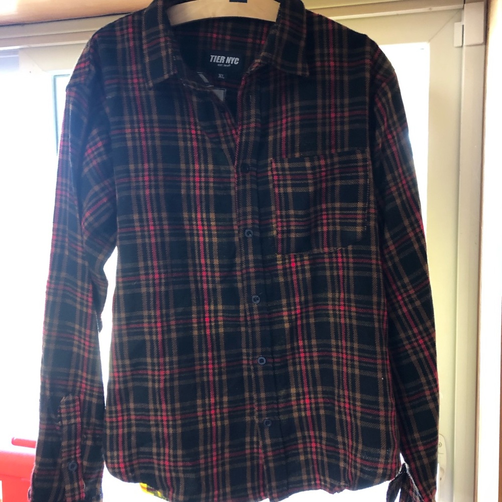 Tier nyc button down* has small hole